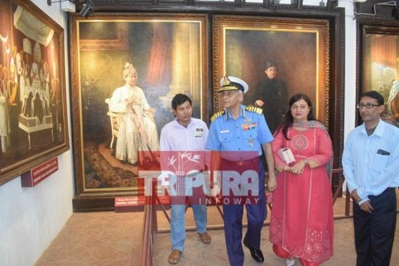 Navy Chief visits Tripura Museum 